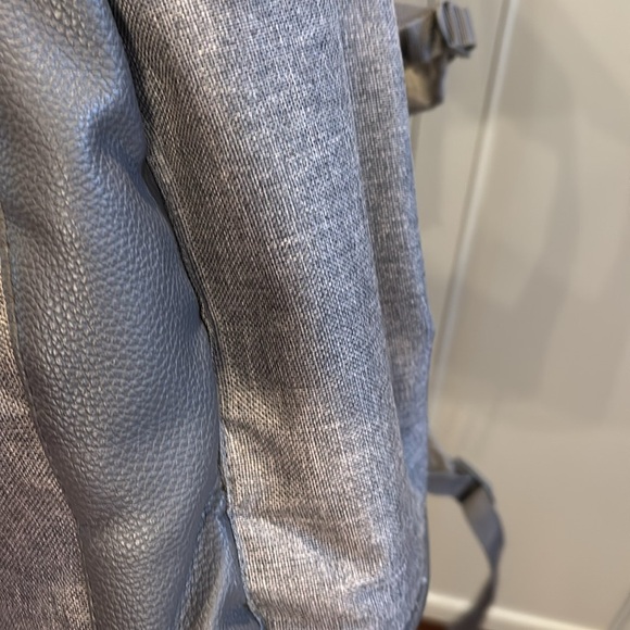 Bananafish Diaper Bag Rylie Backpack grey NWOT Stroller Attachment Insulated - Picture 7 of 7